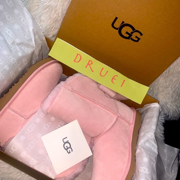 NEW UGG Classic Mini II Cuffed Bow Boot. - Picture 4 of 6